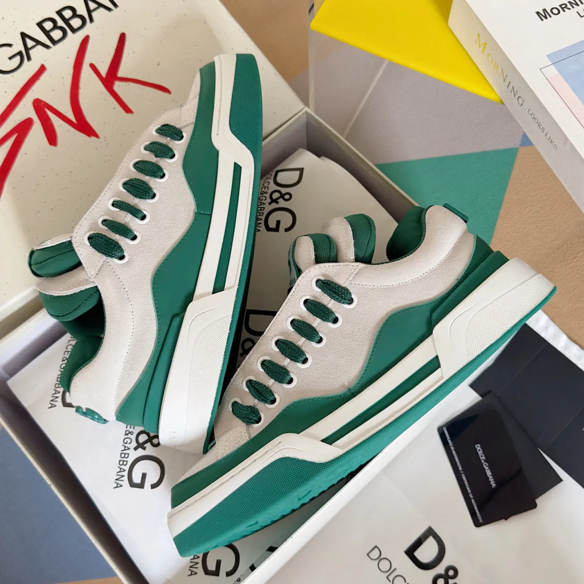 Factory price: 458💰D&G's latest Cushion series casual sports shoes, dad shoes, running shoes, original purchase and development, production, handmade, but always looking to the future. The new Cushion sneakers feature a two-tone suede upper accented by a mesh contrasting printed DG cross logo on the side. The lightweight, grippy rubber outsole is innovatively designed to provide excellent performance, while the jacquard label adds timeless style. Exquisite packaging at the delivery counter🛍📦 ▪️ Fabric: Original custom-made first-layer cowhide ▪️ Lining: Original custom-made breathable towel lining ▪️ Sole: Original open-molded rubber material ▪️ Bottom thickness: 3.5CM ▪️ Size: Men's 38-44, customized 45